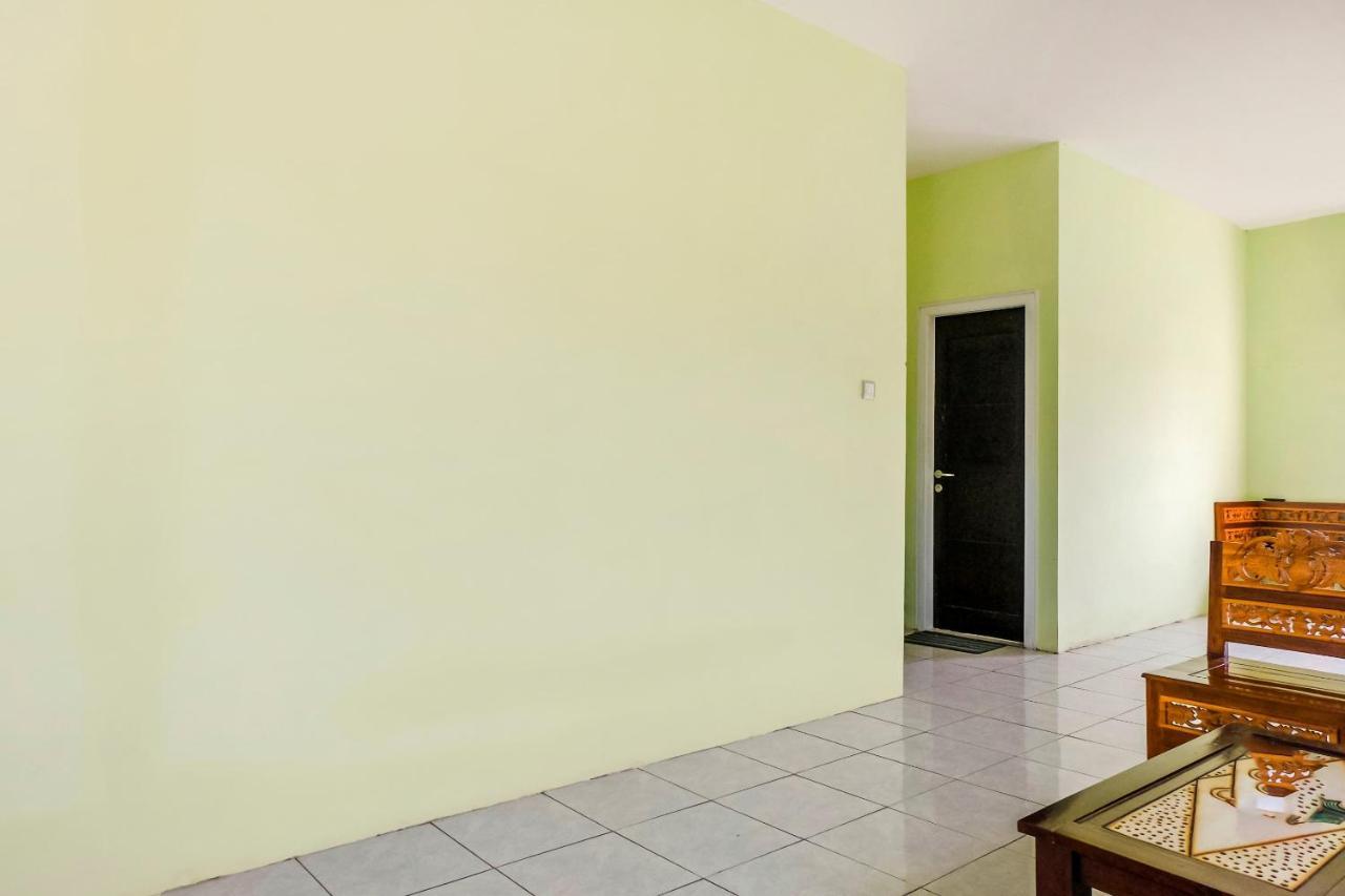 Spot On 2081 Sriwijaya Family Residence Lawang Exterior foto