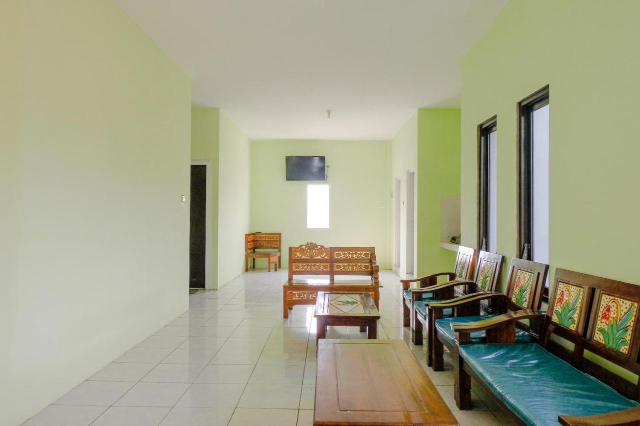 Spot On 2081 Sriwijaya Family Residence Lawang Exterior foto