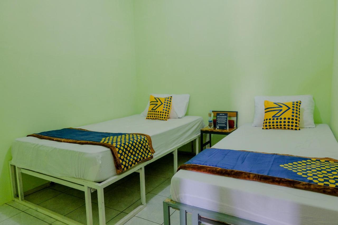 Spot On 2081 Sriwijaya Family Residence Lawang Exterior foto