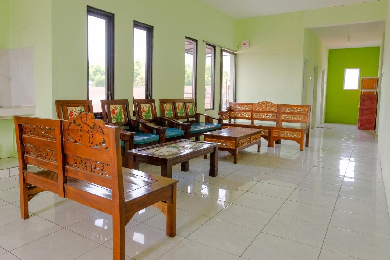 Spot On 2081 Sriwijaya Family Residence Lawang Exterior foto