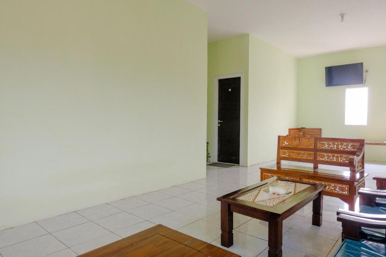 Spot On 2081 Sriwijaya Family Residence Lawang Exterior foto