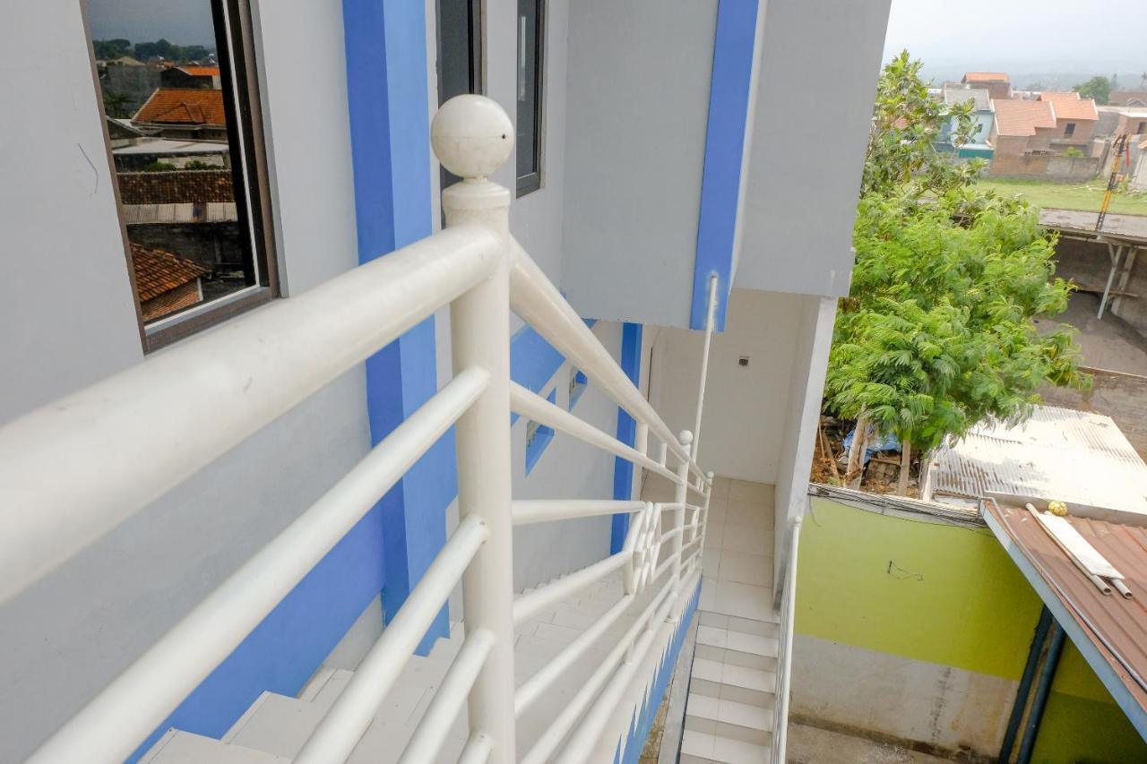 Spot On 2081 Sriwijaya Family Residence Lawang Exterior foto