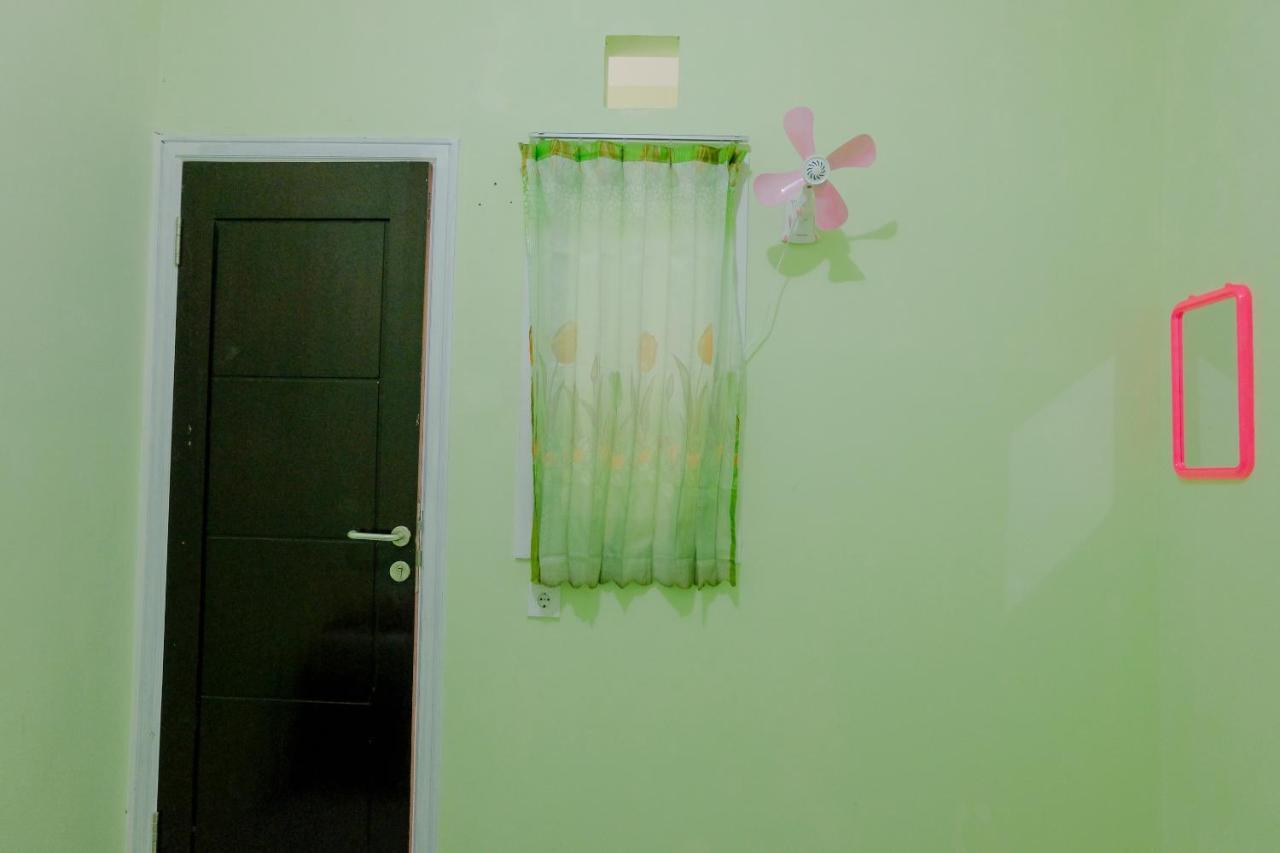 Spot On 2081 Sriwijaya Family Residence Lawang Exterior foto